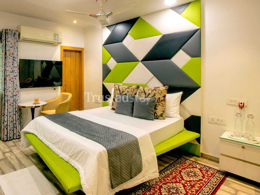 Deluxe Bedroom one of B-1 TrustedStay Service Apartment in Vasant Kunj, New Delhi